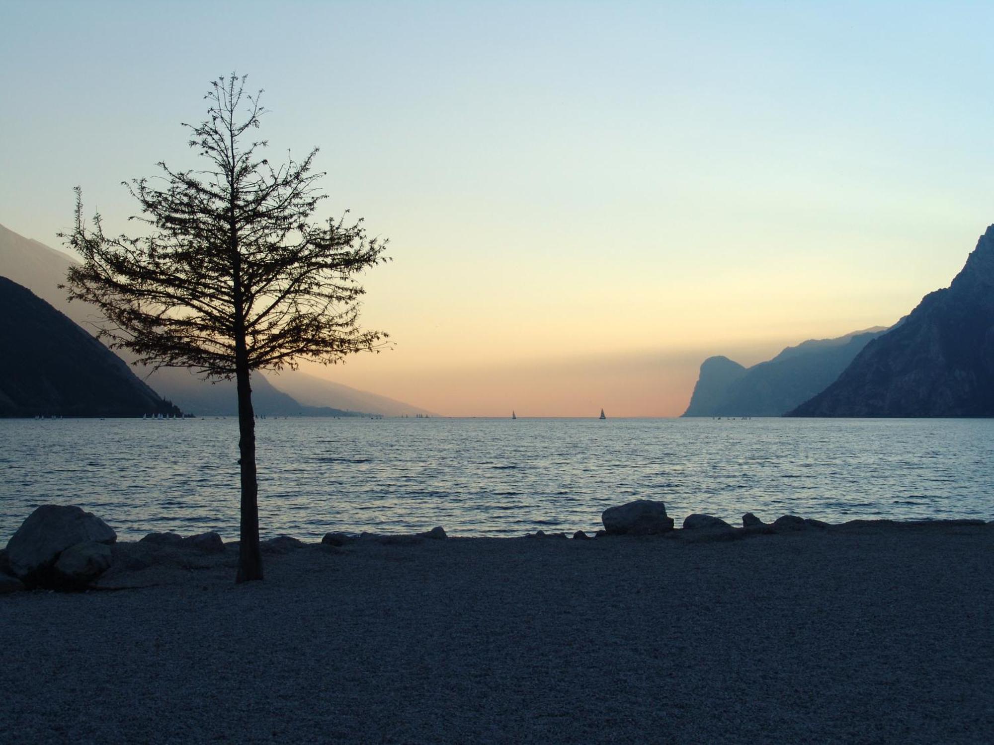 Hotel Garni Villa Magnolia Torbole Sul Garda Exterior photo