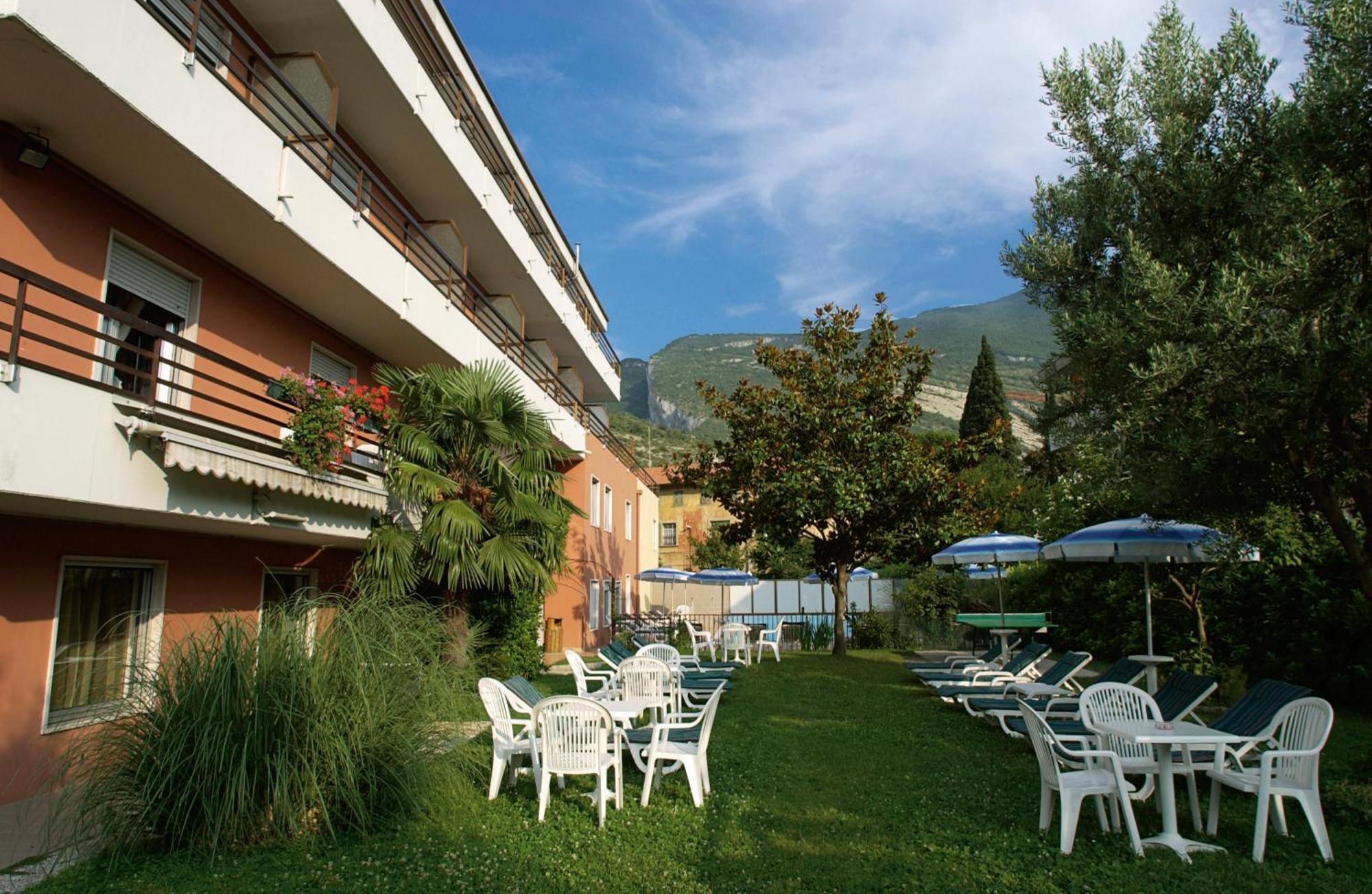 Hotel Garni Villa Magnolia Torbole Sul Garda Exterior photo