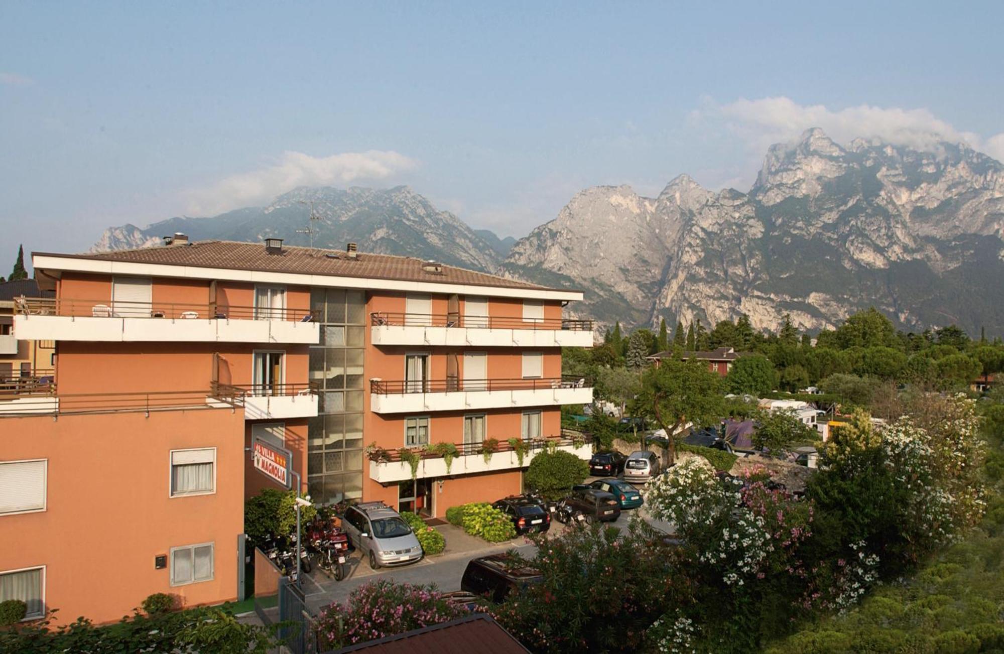 Hotel Garni Villa Magnolia Torbole Sul Garda Exterior photo