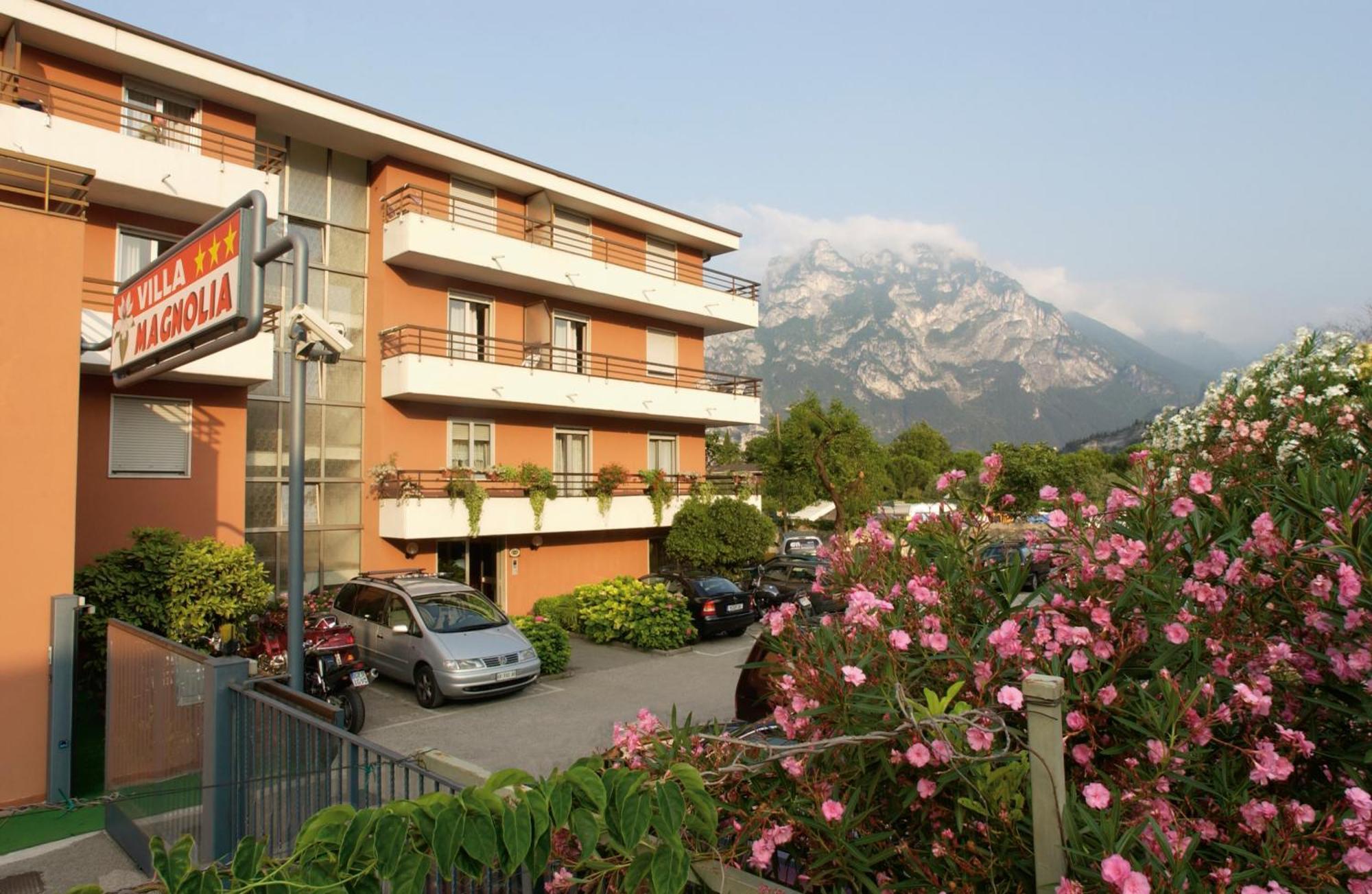 Hotel Garni Villa Magnolia Torbole Sul Garda Exterior photo